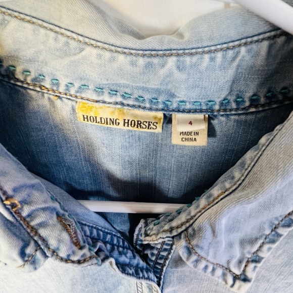 Anthropologie Denim Chambray Shirt Women's Sz 4 Blue‎ Long Sleeve Holding Horses - Picture 2 of 9